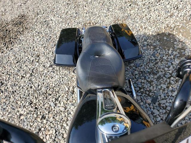 2011 HARLEY-DAVIDSON FLHX - 1HD1KB419BB661111