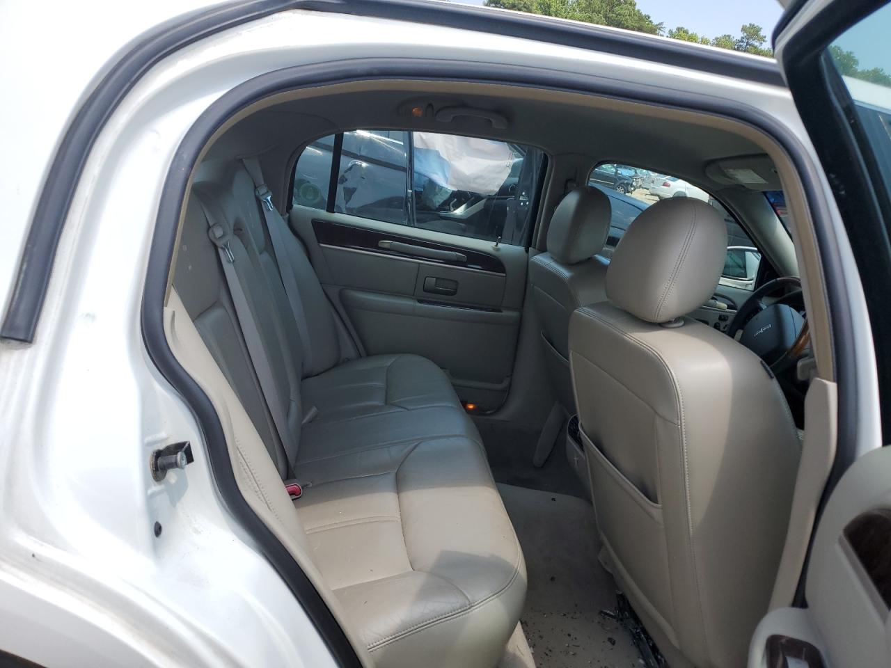 LINCOLN TOWN CAR SIGNATURE LIMITED