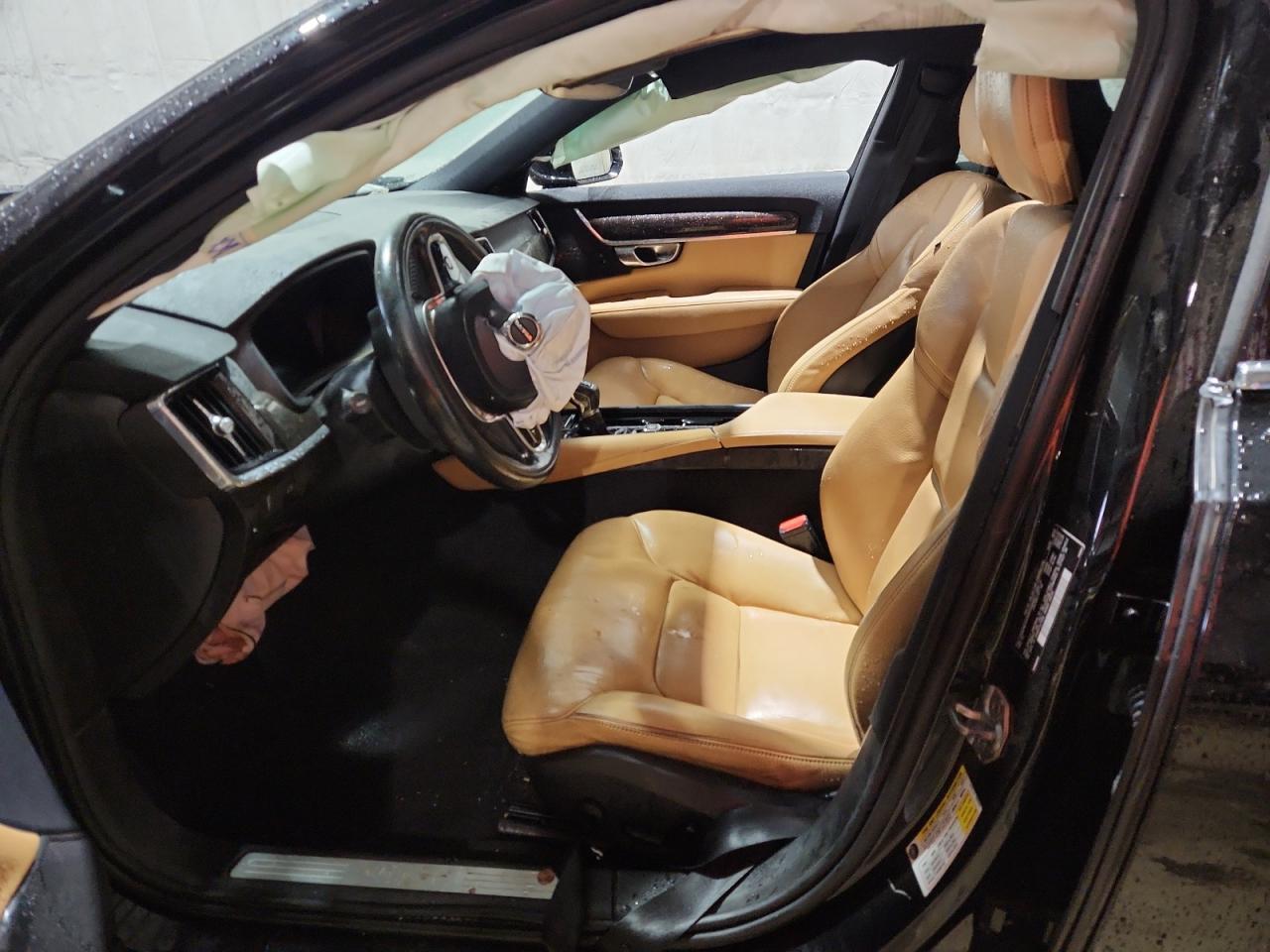 VOLVO S90 T5 MOMENTUM