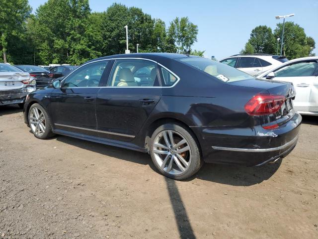 2017 VOLKSWAGEN PASSAT R-L 1VWDT7A33HC068598