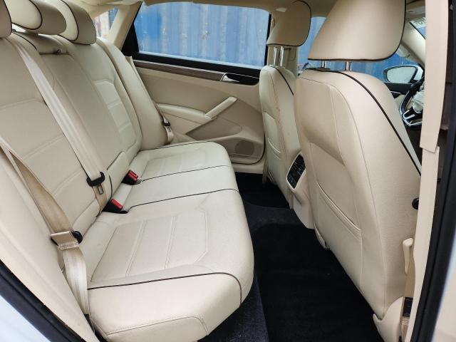 2018 VOLKSWAGEN PASSAT SE 1VWBA7A32JC017094