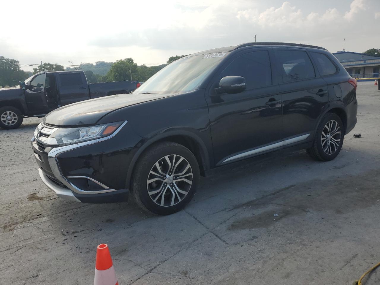 MITSUBISHI OUTLANDER SE