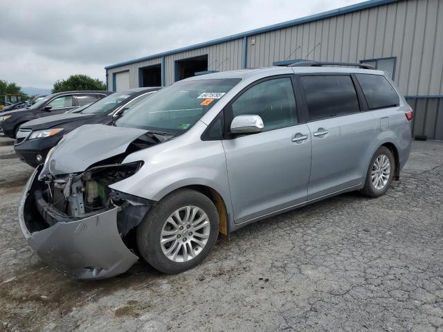 TOYOTA SIENNA XLE