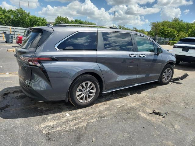 2025 TOYOTA SIENNA XLE 5TDYRKEC8SS243210