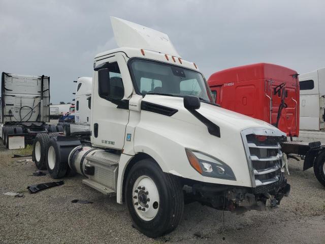 FREIGHTLINER CASCADIA 1