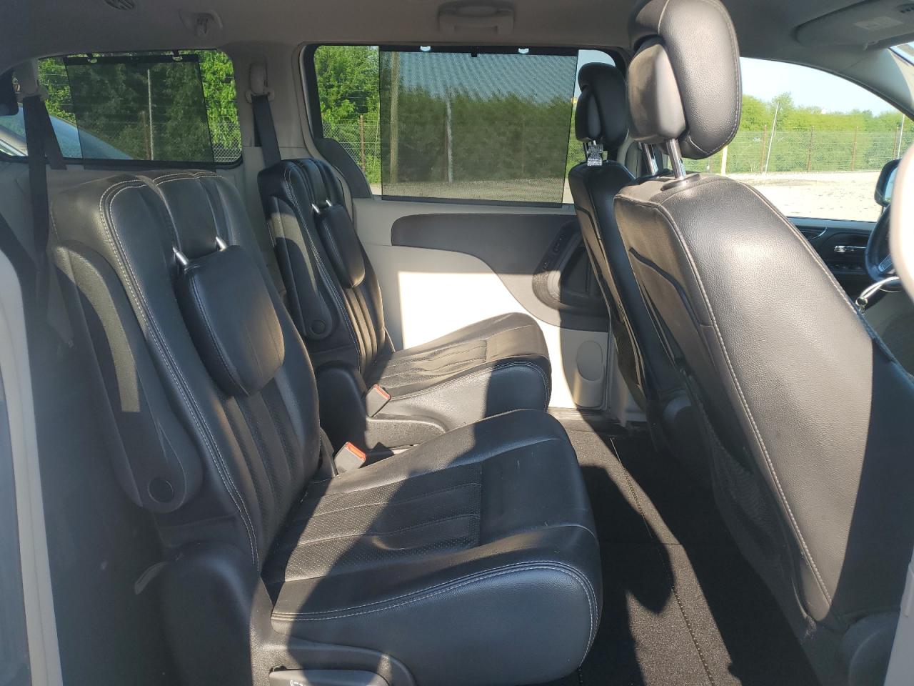 CHRYSLER TOWN & COUNTRY TOURING L