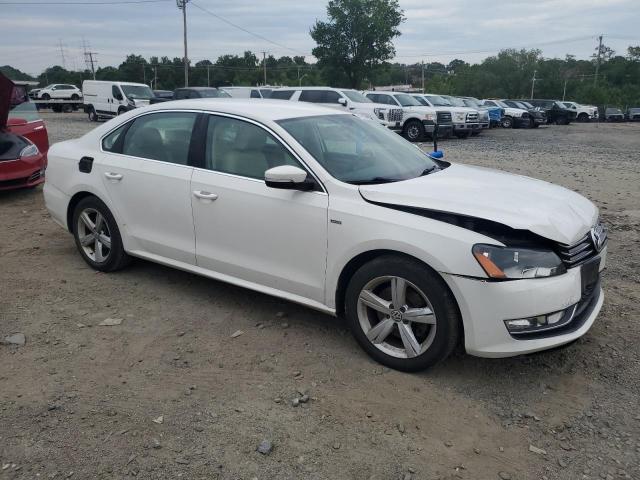 2015 VOLKSWAGEN PASSAT S - 1VWAT7A39FC116508