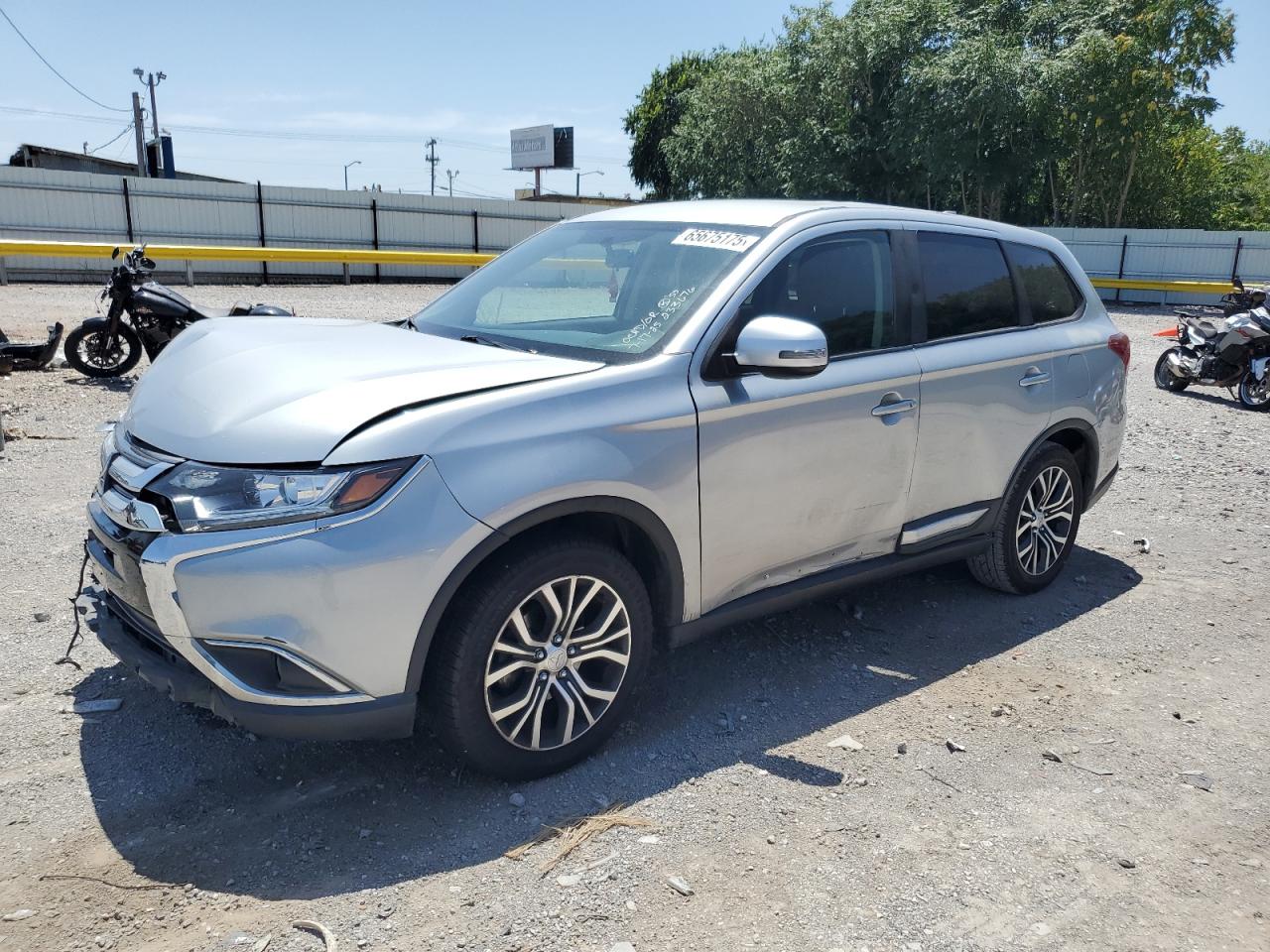 MITSUBISHI OUTLANDER SE