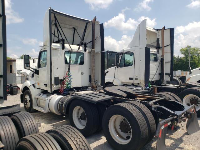 PETERBILT TRACTOR 579 2016 white tractor diesel 1XPBD49X1GD360609 photo #4