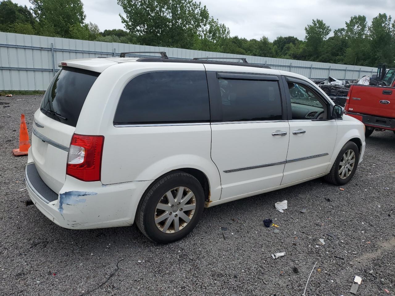 CHRYSLER TOWN & COUNTRY TOURING L