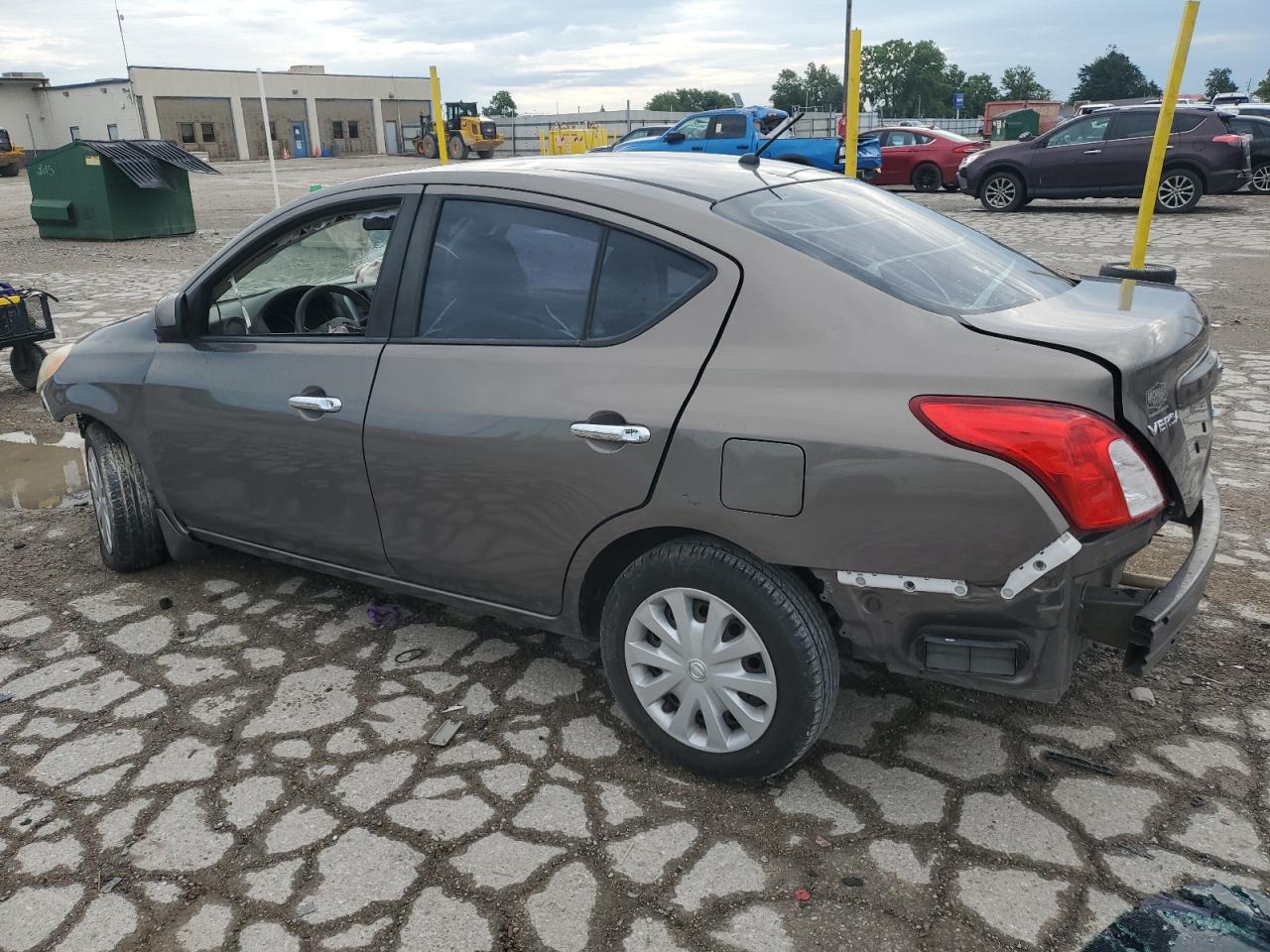 NISSAN VERSA S
