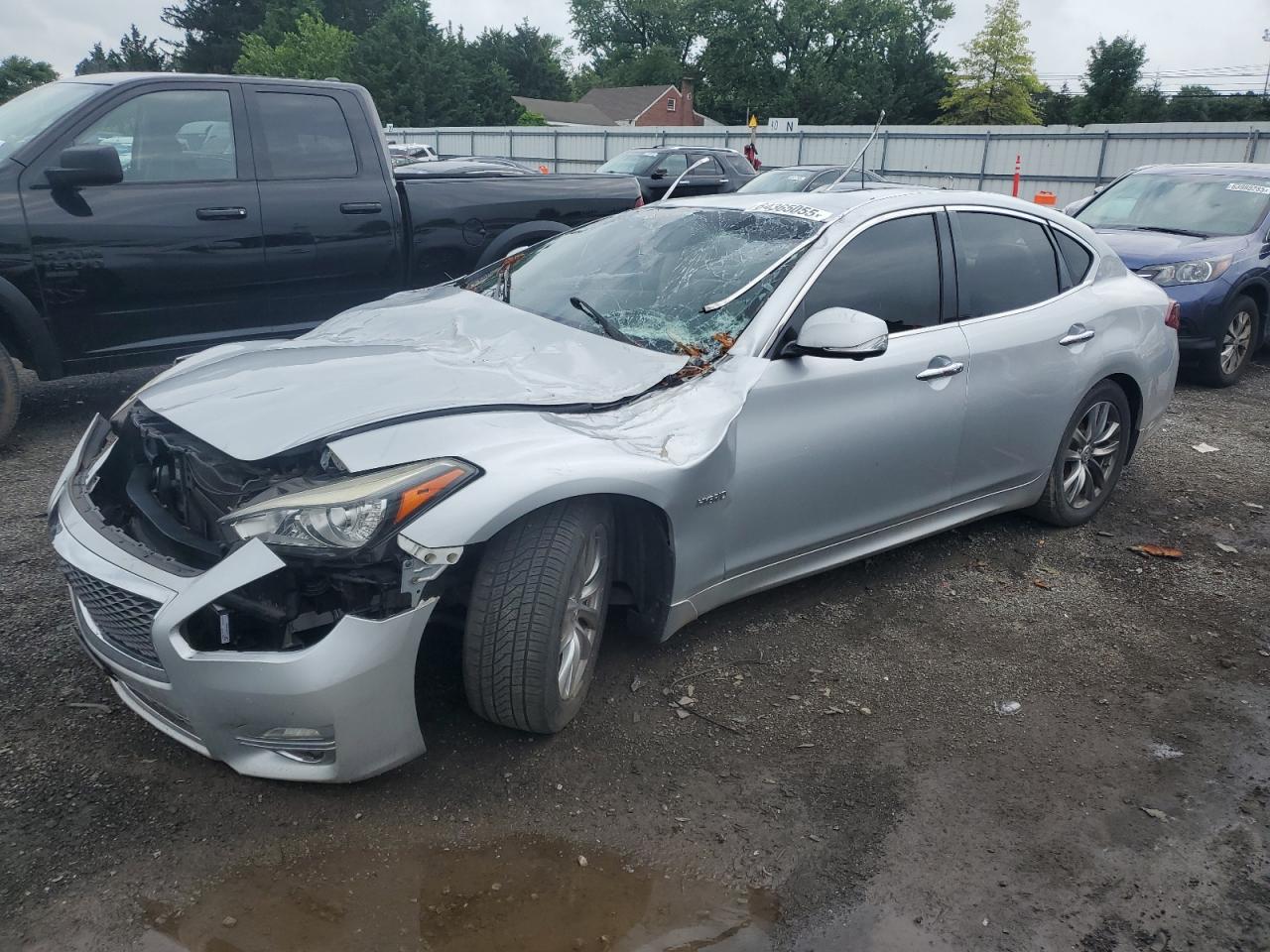 INFINITI Q70 HYBRID