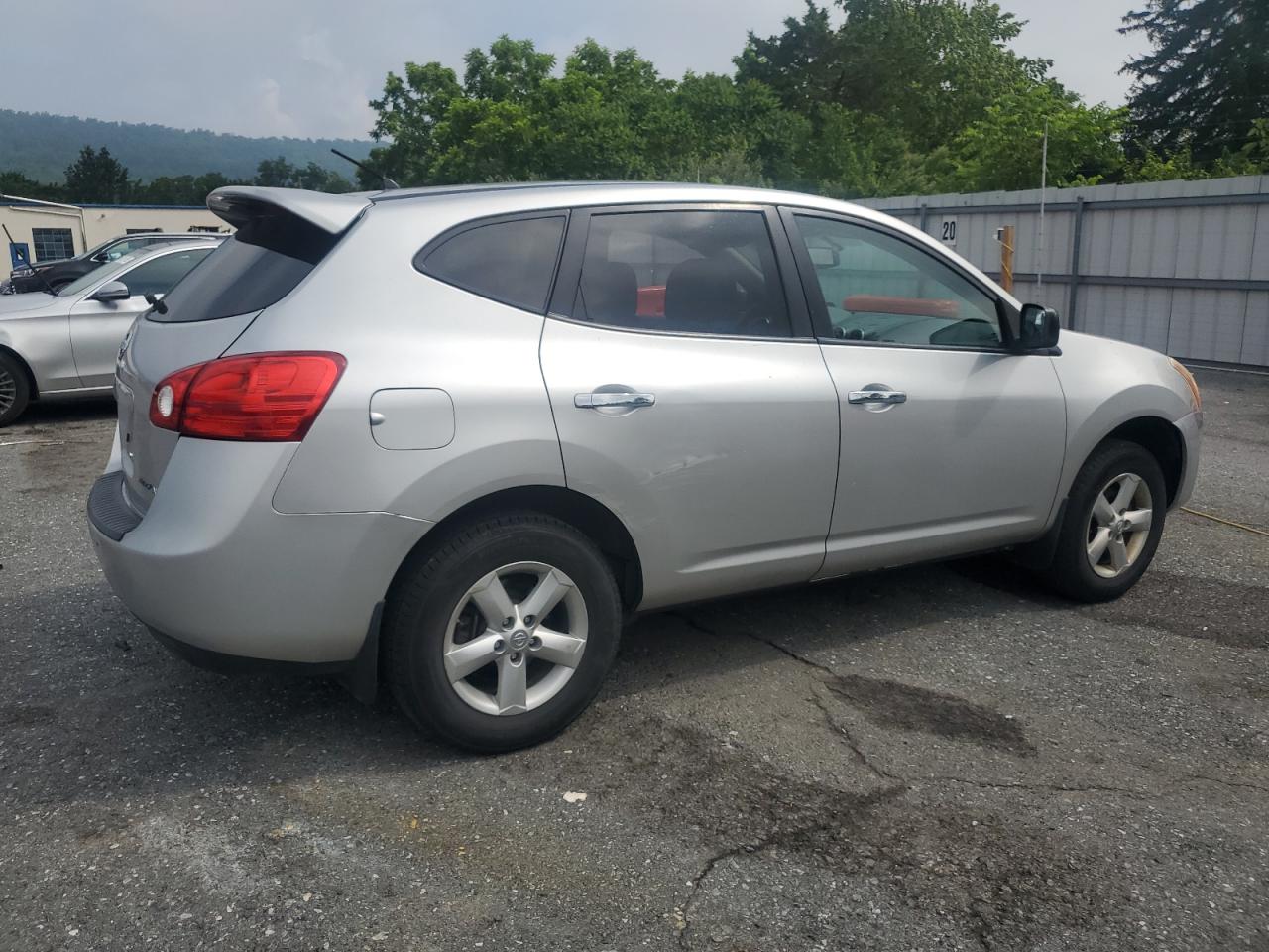 Nissan Rogue s 2010