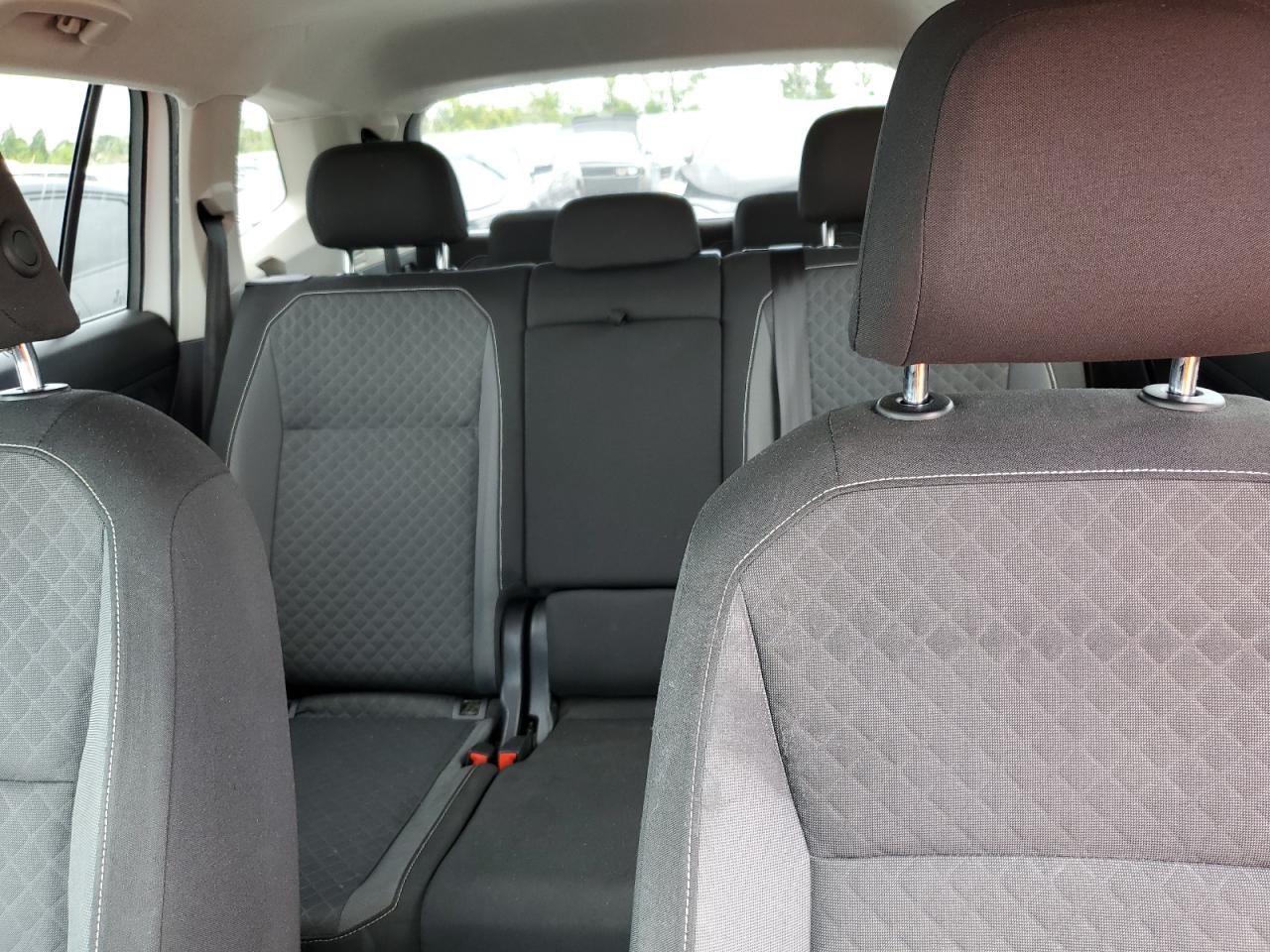 Volkswagen Tiguan s 2021