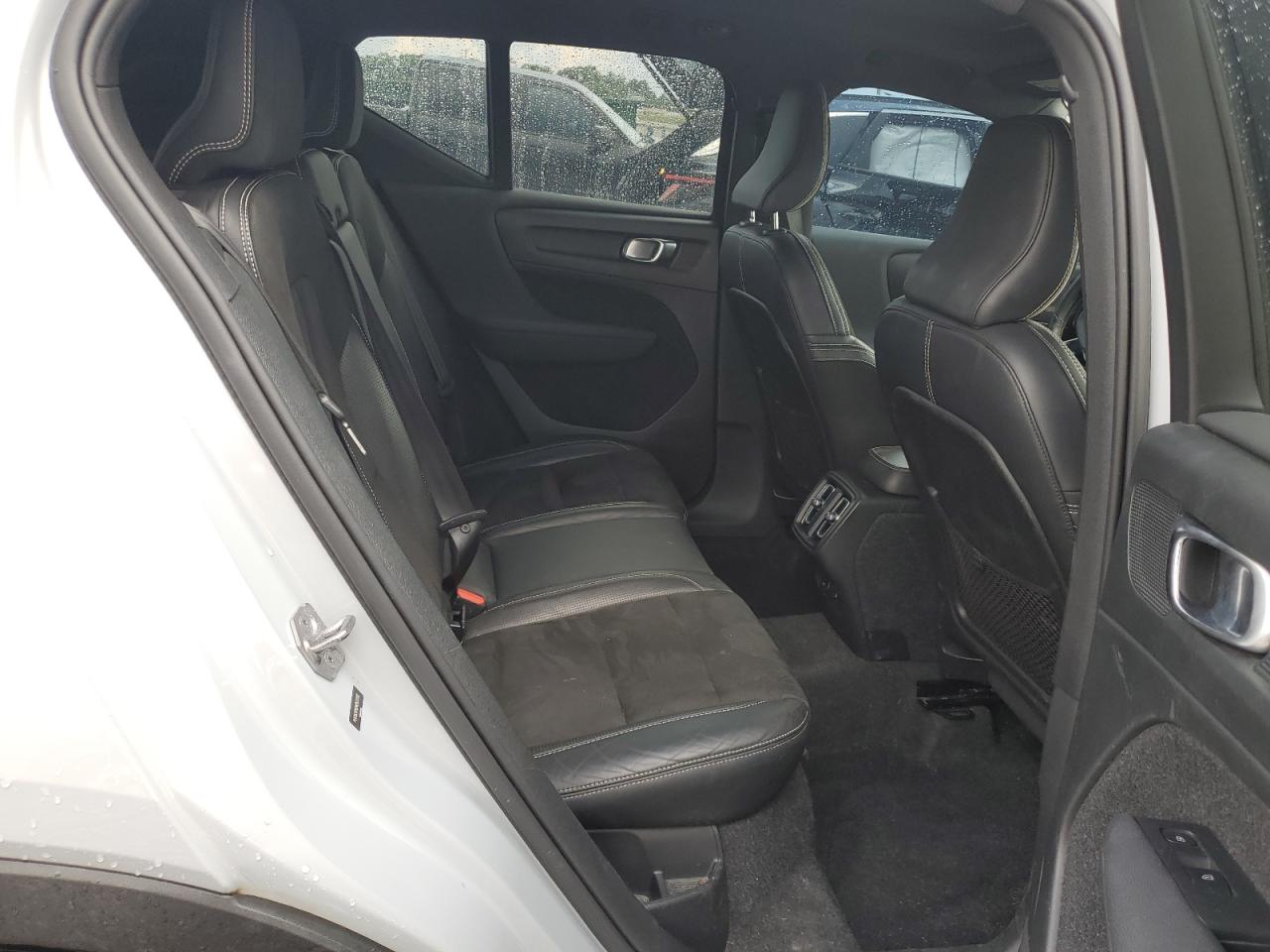 VOLVO XC40 T5 R-DESIGN