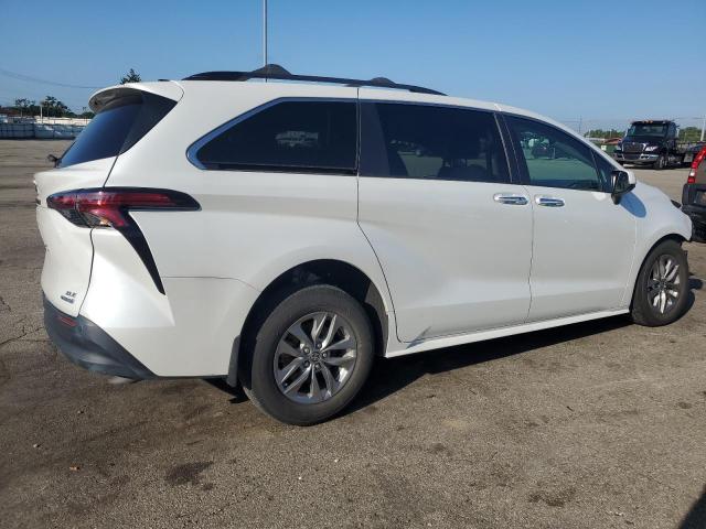 2022 TOYOTA SIENNA XLE 5TDYRKEC1NS085975