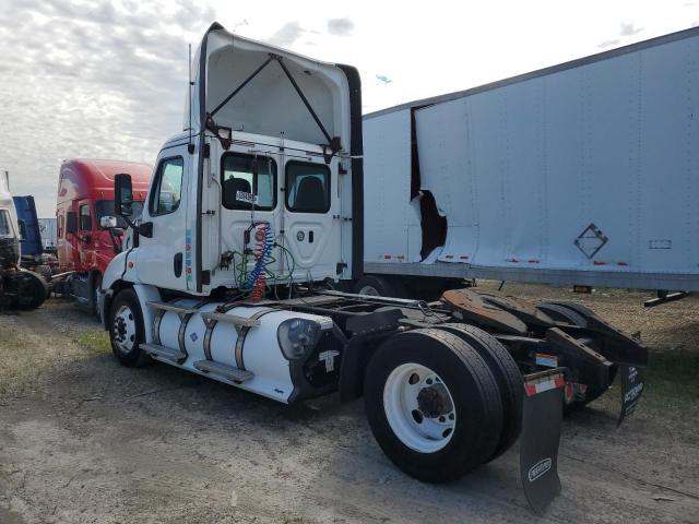 FREIGHTLINER CASCADIA 1 2018 white  compressed natural gas 1FUBGAD98JLJV5407 photo #4