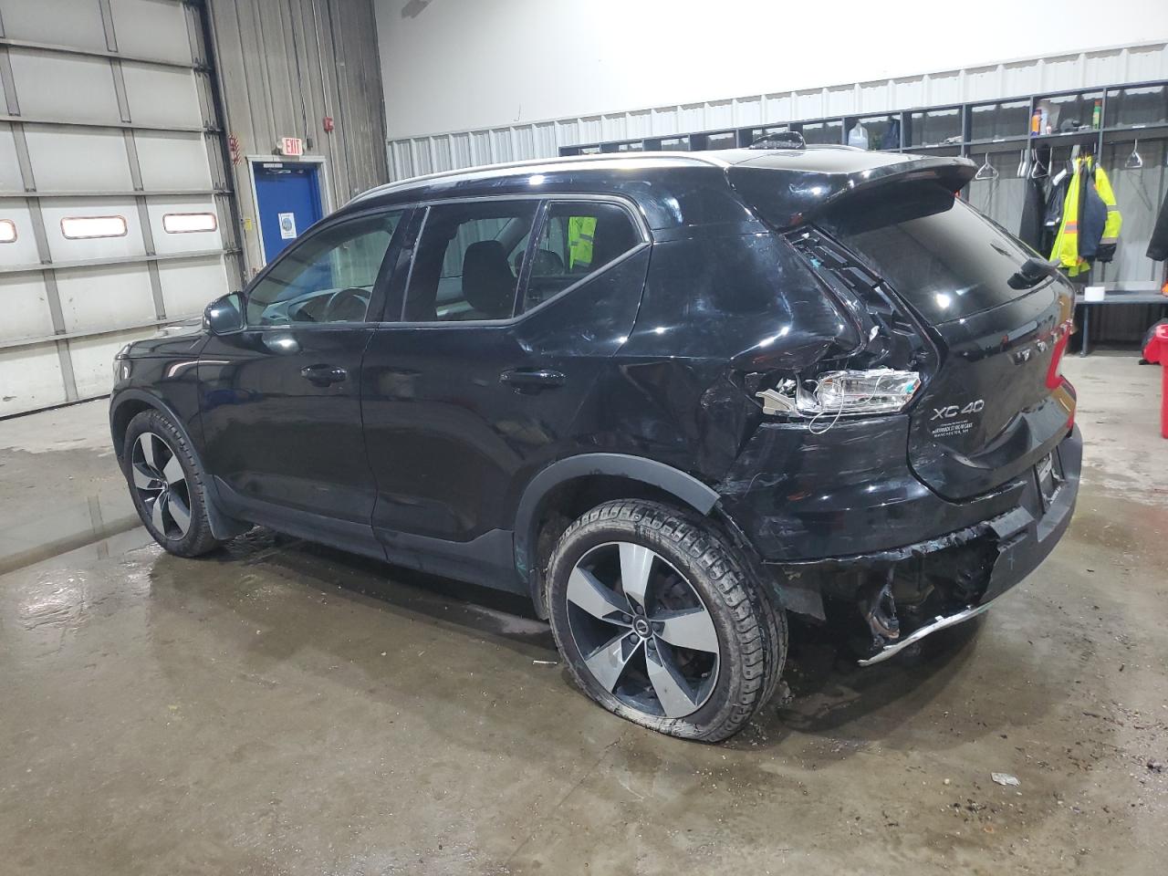 VOLVO XC40 T5 MOMENTUM