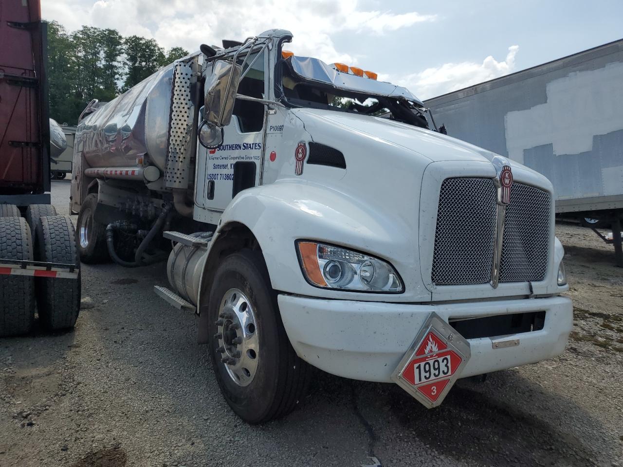 Lot #3226049026 2017 KENWORTH T370