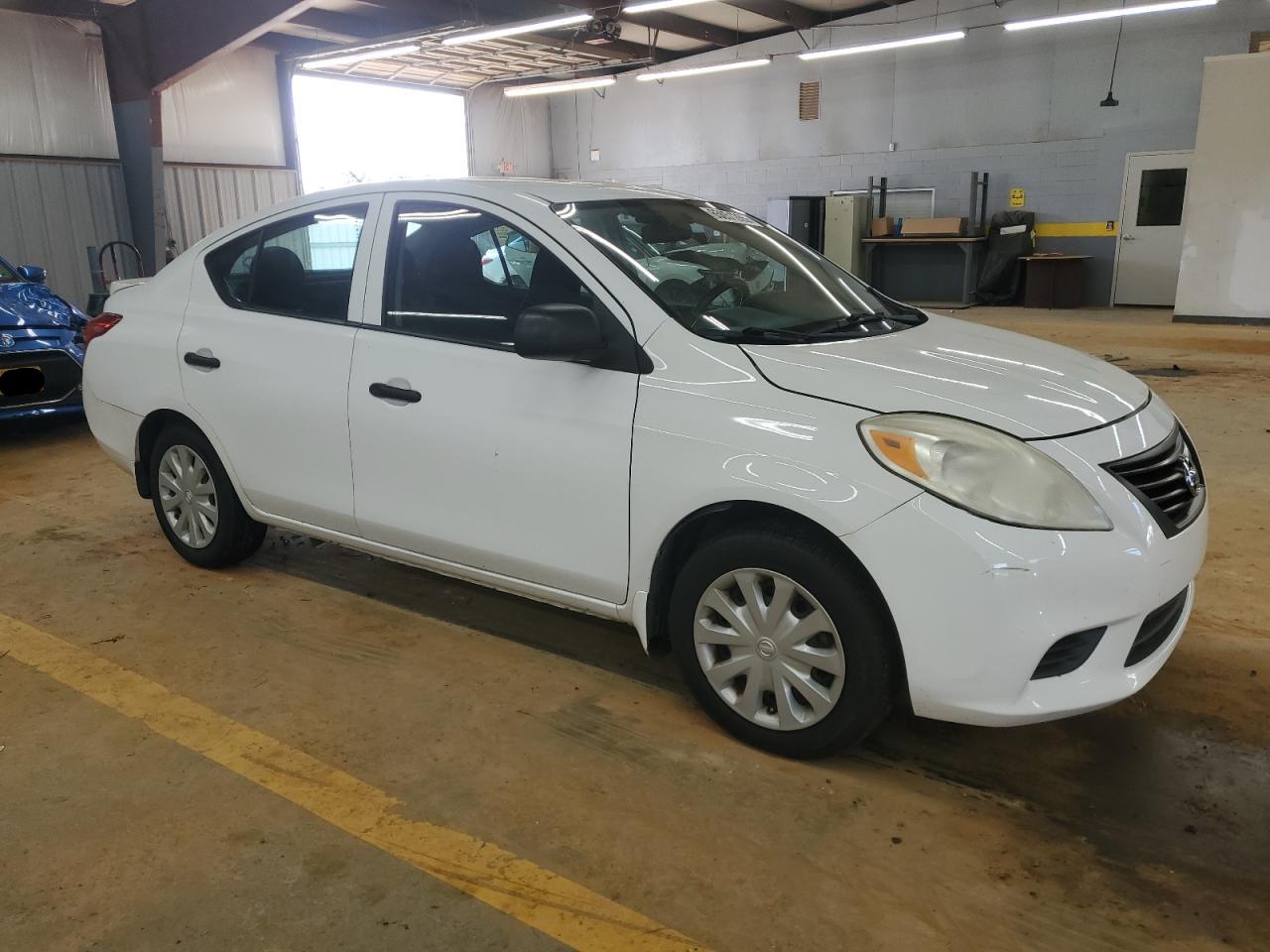 NISSAN VERSA S