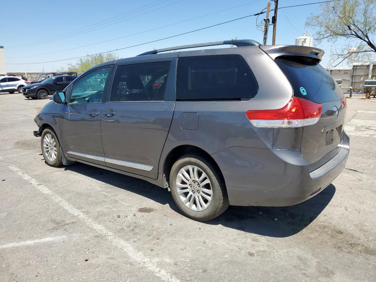 TOYOTA SIENNA XLE