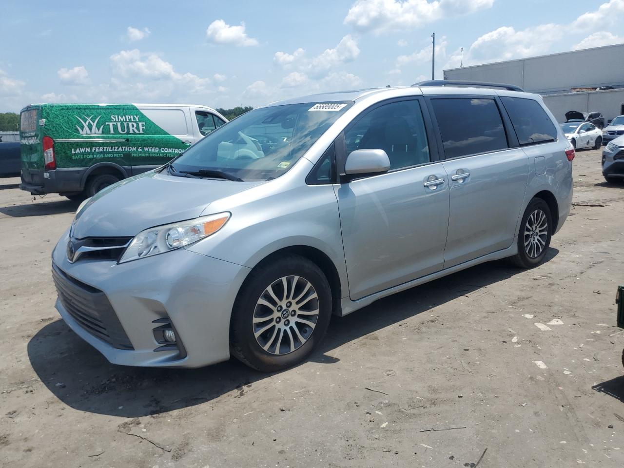 TOYOTA SIENNA XLE