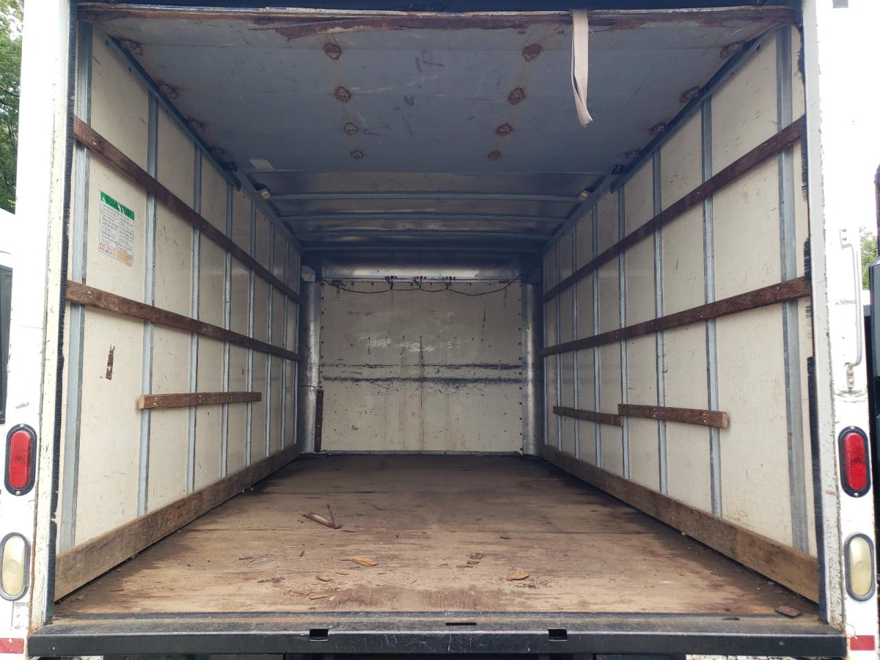 Lot #3297956783 2005 GMC SAVANA CUT