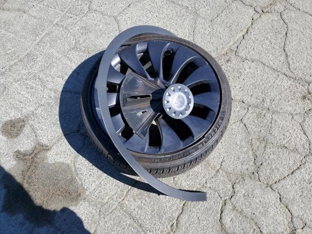 2024 TESLA MODEL Y 7SAYGDEF1RF051818