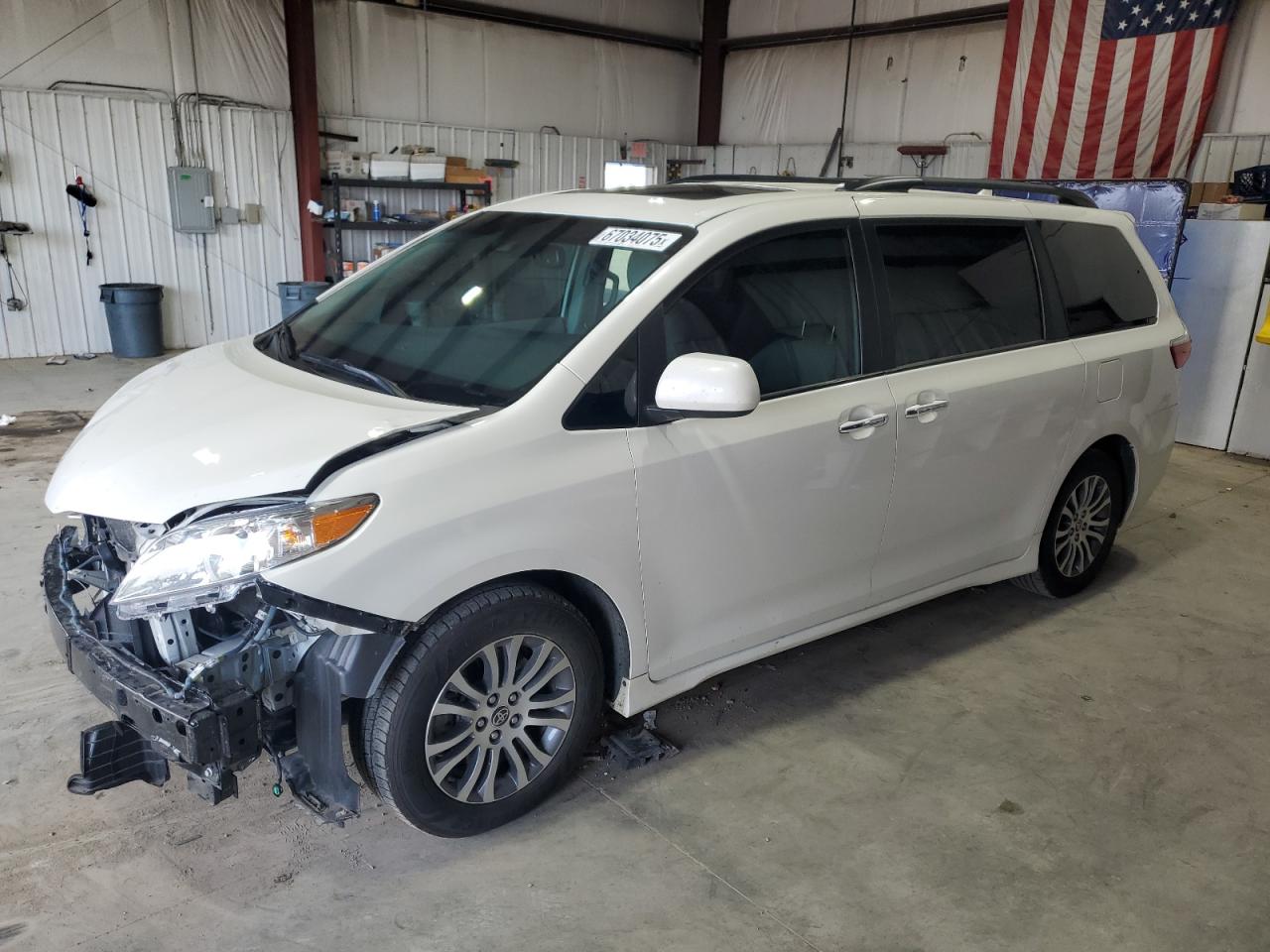 TOYOTA SIENNA XLE