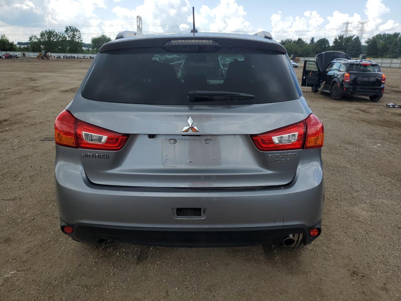 MITSUBISHI OUTLANDER SE