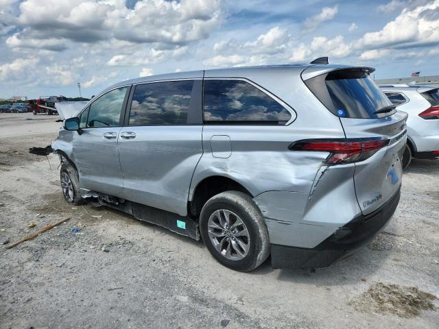 2022 TOYOTA SIENNA XLE 5TDYRKEC7NS129090