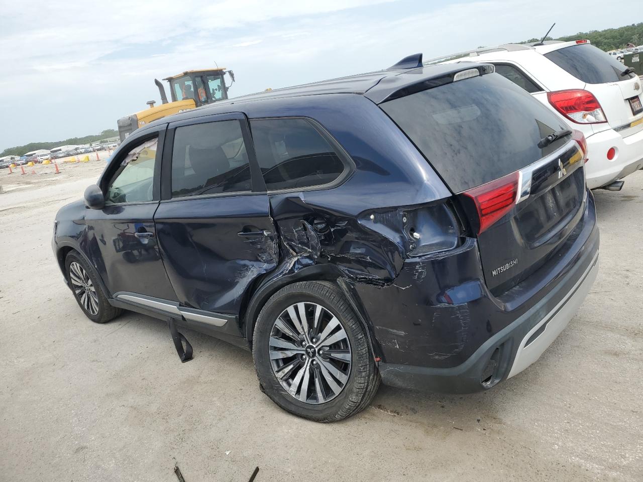 MITSUBISHI OUTLANDER SE