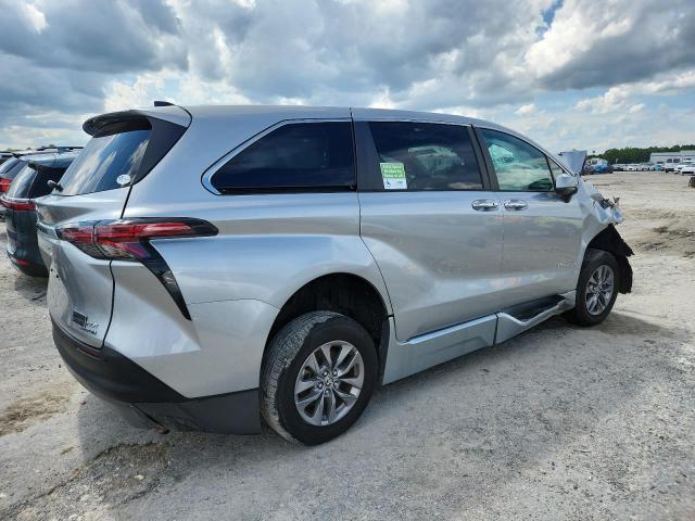 2022 TOYOTA SIENNA XLE 5TDYRKEC7NS129090