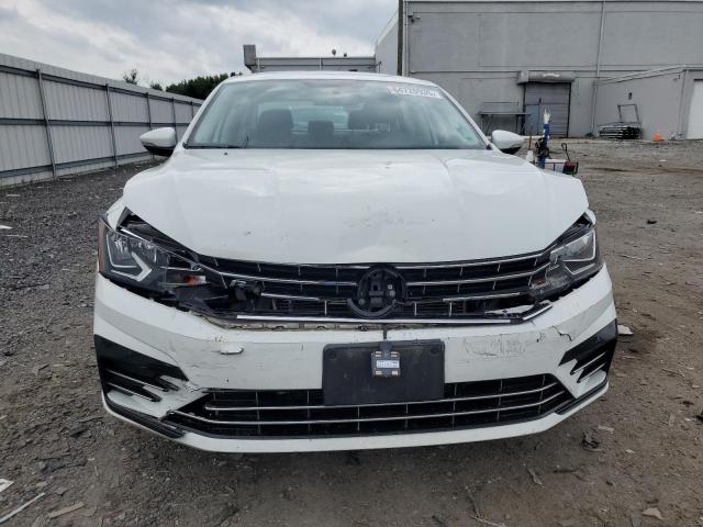 2017 VOLKSWAGEN PASSAT R-L 1VWDT7A38HC031479