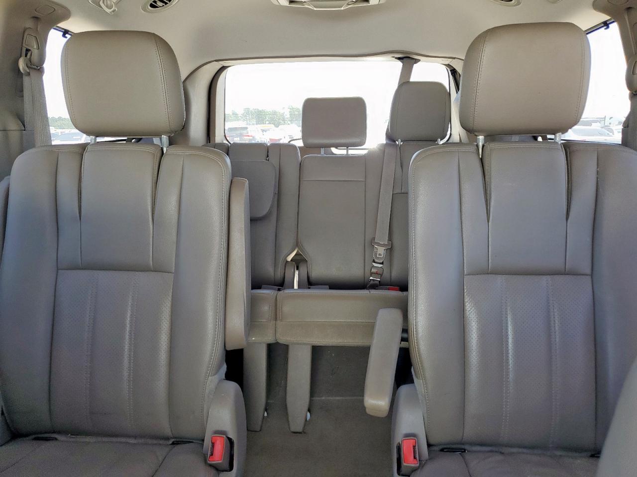 CHRYSLER TOWN & COUNTRY TOURING L