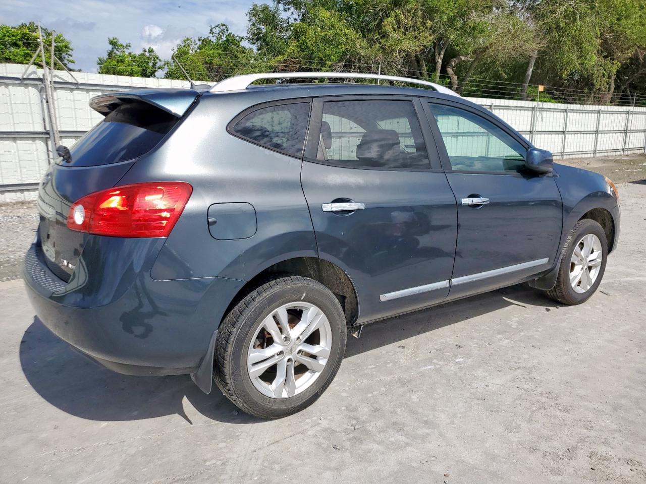 Nissan Rogue s 2013