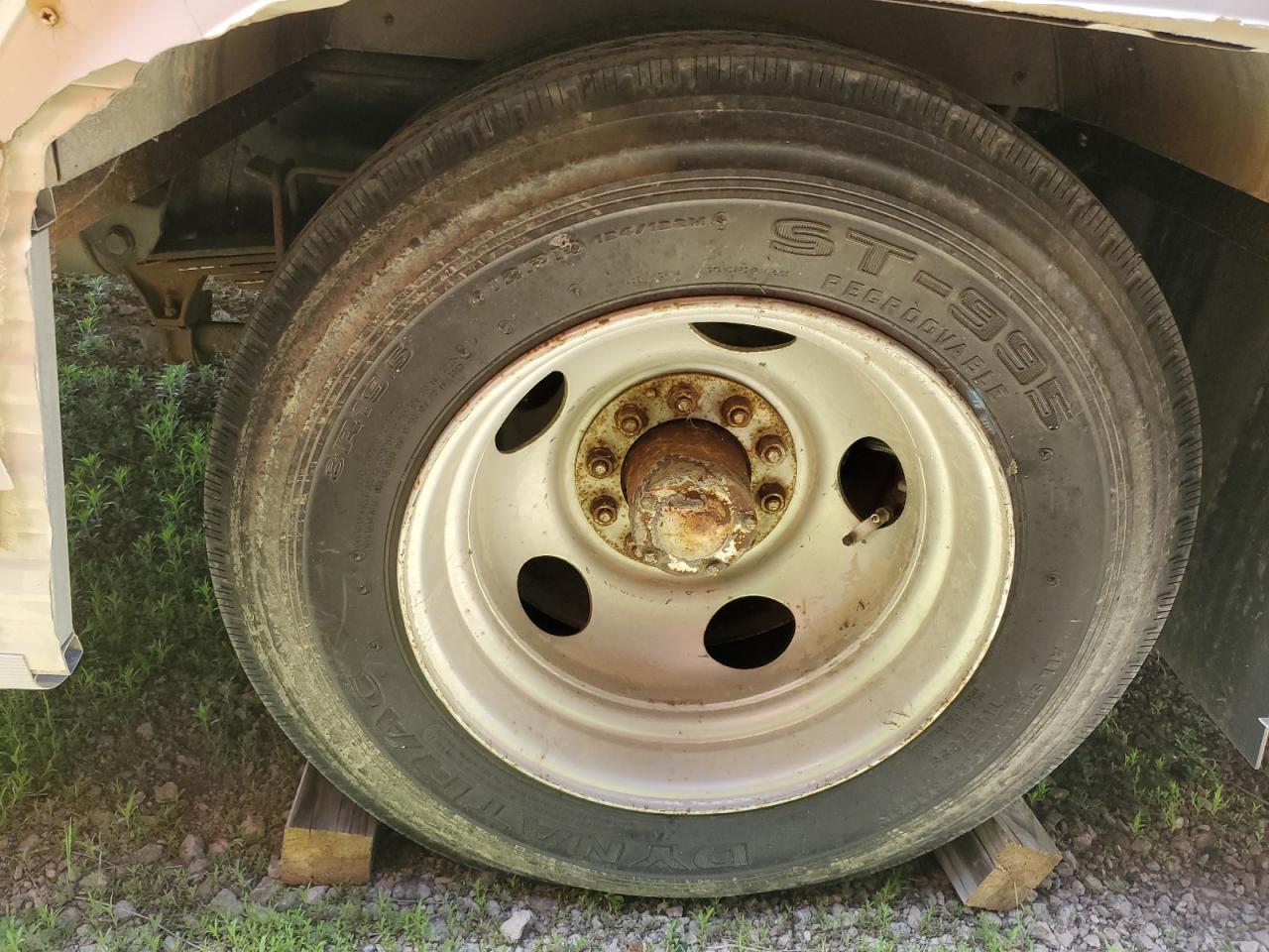 Lot #3203985939 1986 HONEYBEE MOTORHOME