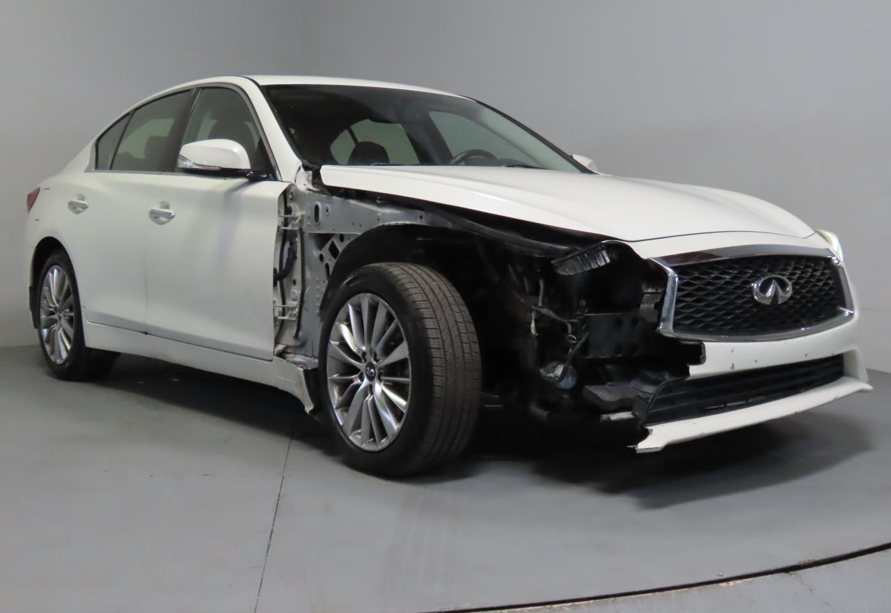 INFINITI Q50 LUXE