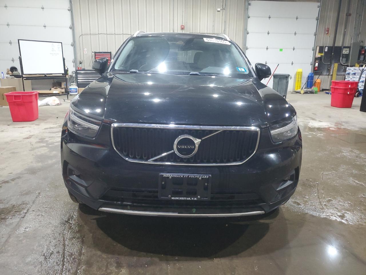 VOLVO XC40 T5 MOMENTUM
