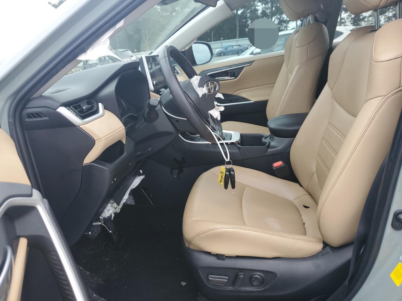 TOYOTA RAV4 XLE PREMIUM