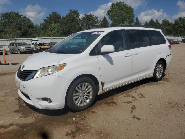 TOYOTA SIENNA XLE