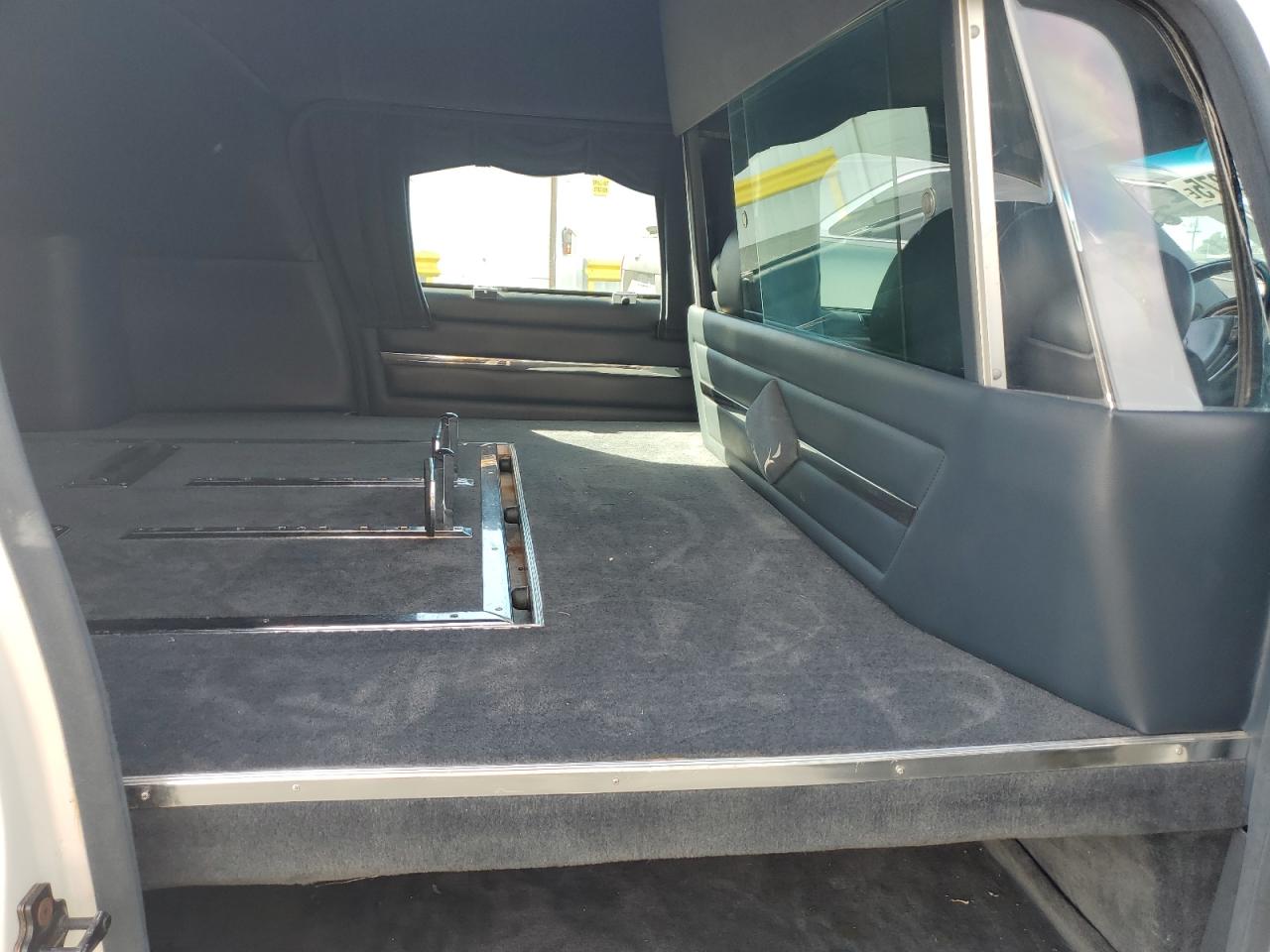 Lot #3280421159 2000 CADILLAC PROFESSION