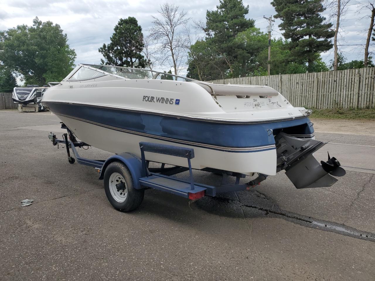 Lot #3215918805 1998 FOUR WINNS BOAT
