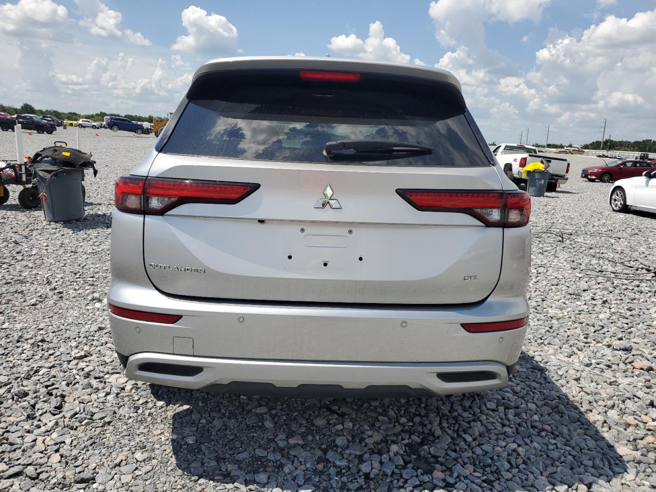 MITSUBISHI OUTLANDER SE