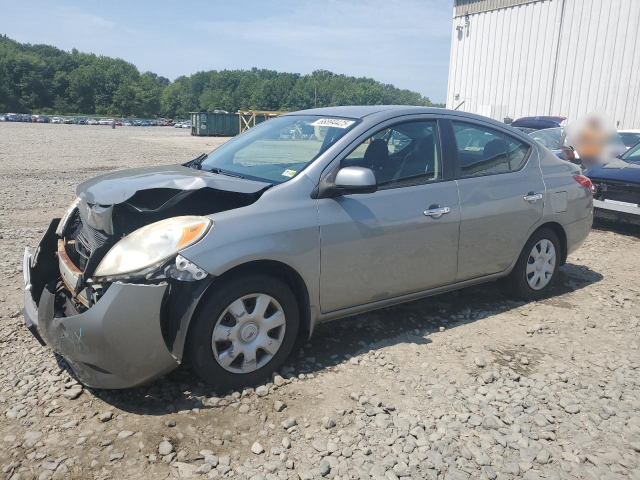 NISSAN VERSA S