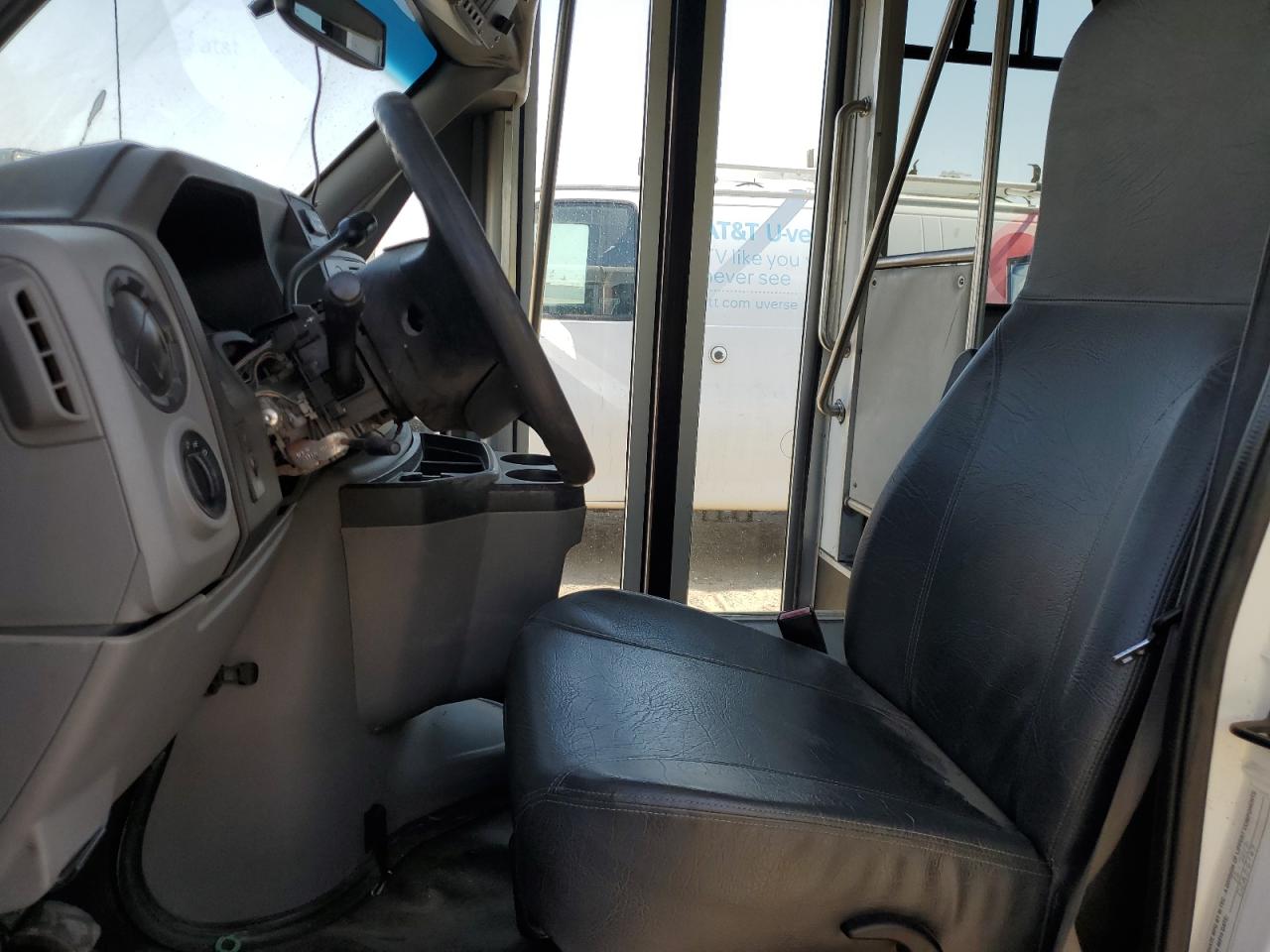 FORD ECONOLINE E450 SUPER DUTY CUTAWAY VAN