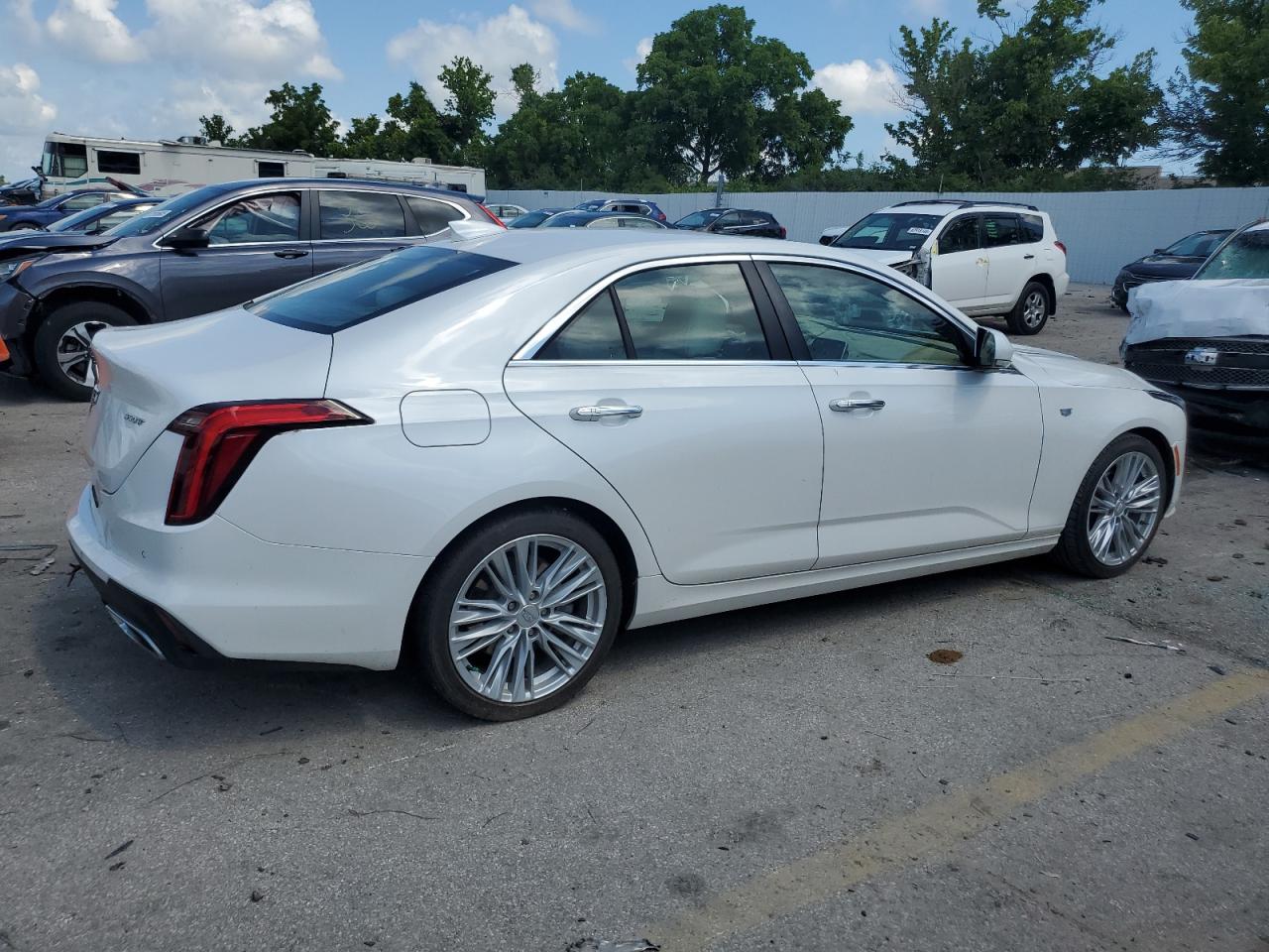 CADILLAC CT4 PREMIUM LUXURY