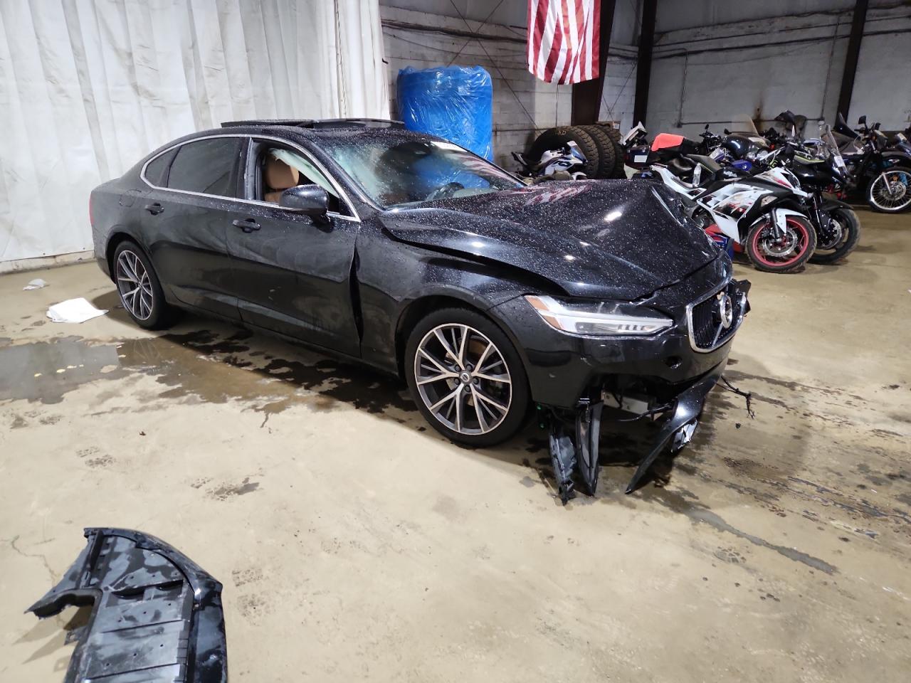 VOLVO S90 T5 MOMENTUM