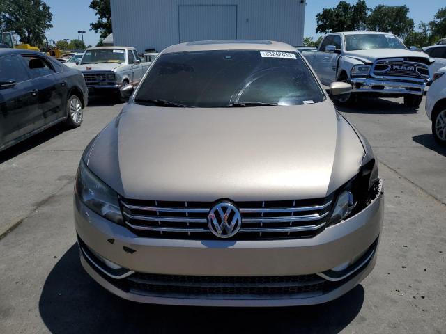 2015 VOLKSWAGEN PASSAT SE 1VWBV7A3XFC097692