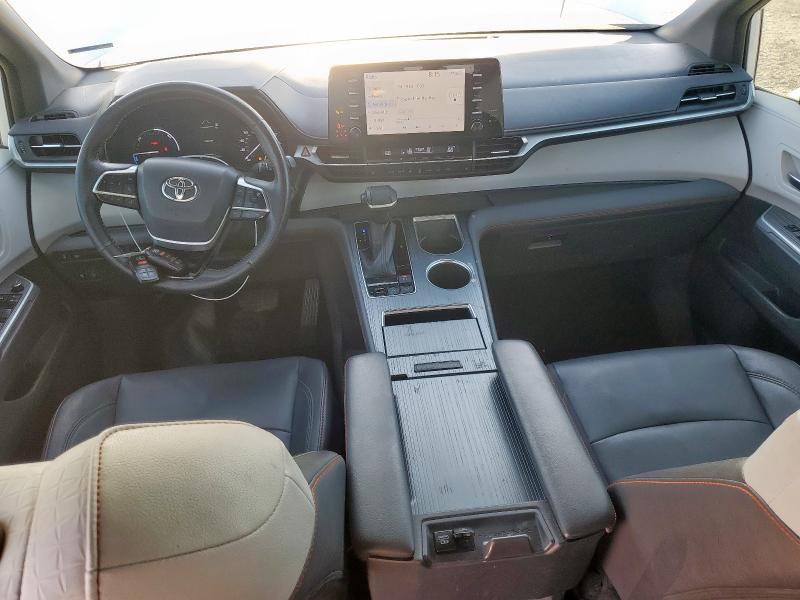 2022 TOYOTA SIENNA XSE 5TDXRKEC8NS108048